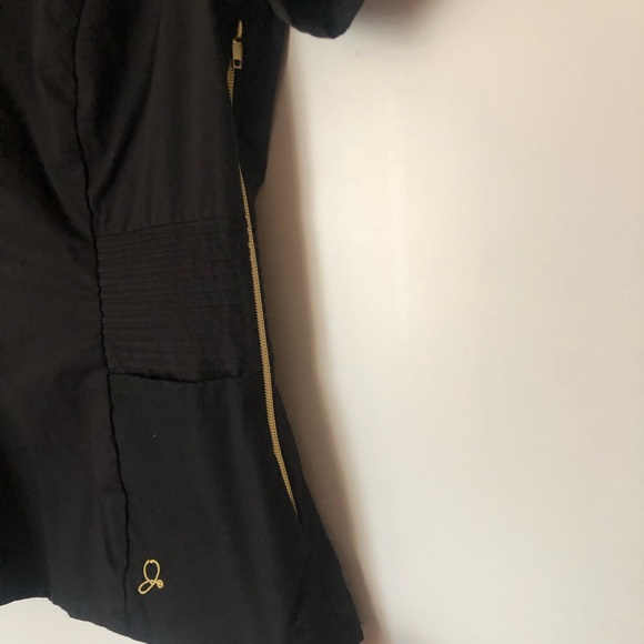 Jaanuu Black Scrub Top small black with gold side zipper - Picture 3 of 3